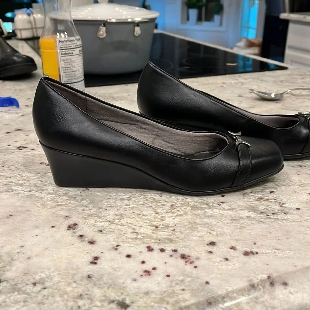 Life Stride Simply Comfort Black Faux Leather Get Up Low Wedge Slip On Shoes 9.5